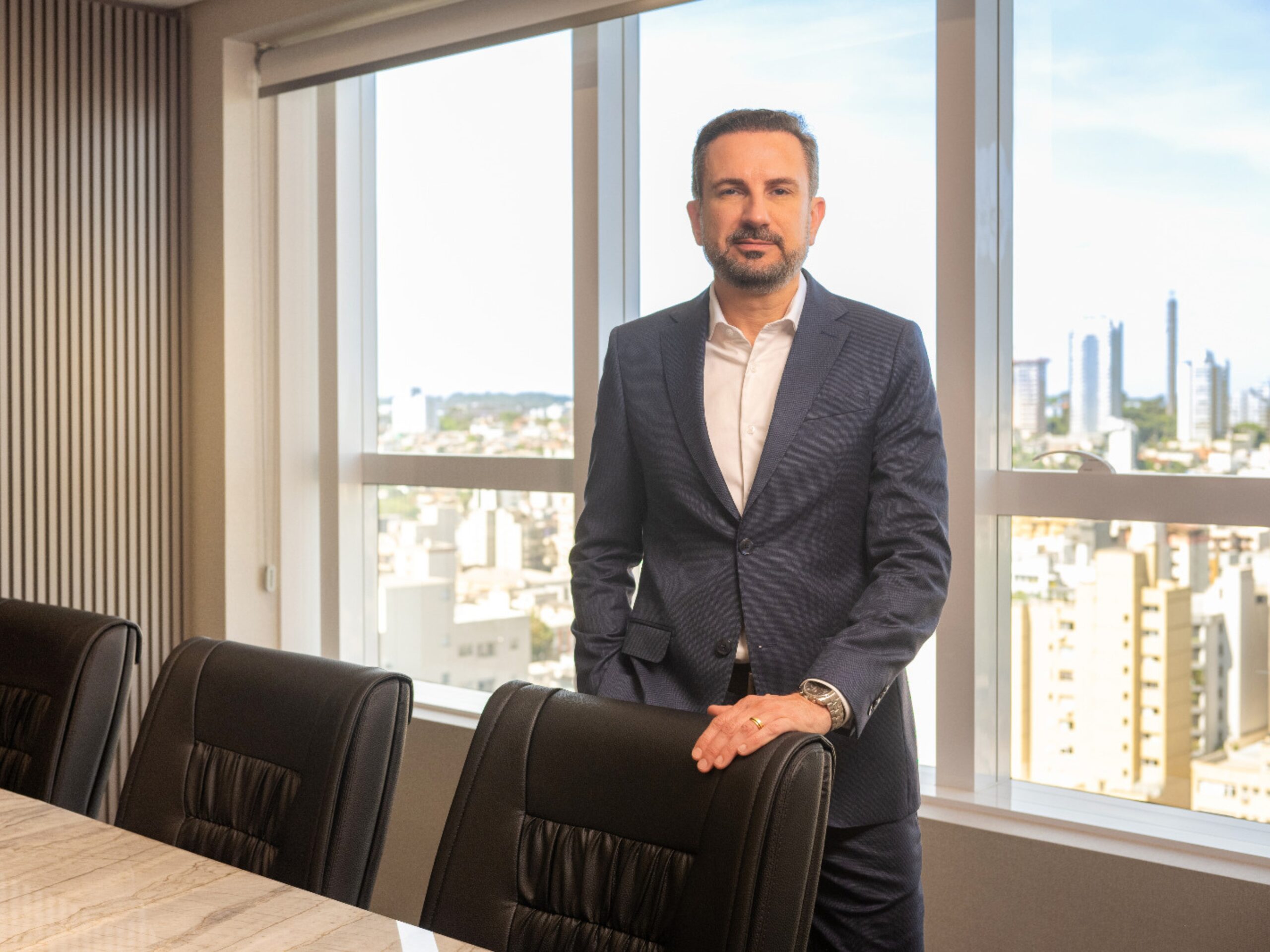 Empresas precisam informar seus empregados sobre campanhas de vacinação e prevenção de doenças, além de comunicar o direito à ausência remunerada para exames